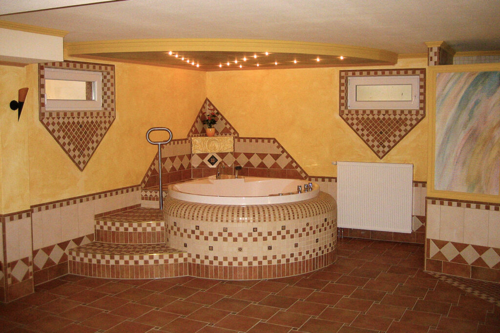 Whirlpool mit Mosaikfliesen